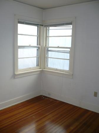 Building Photo - 748 W 8th Ave