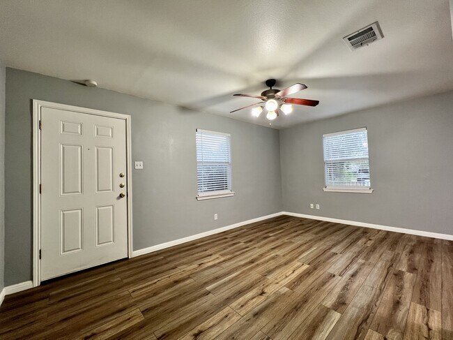 Primary Photo - 408 Radam Ln