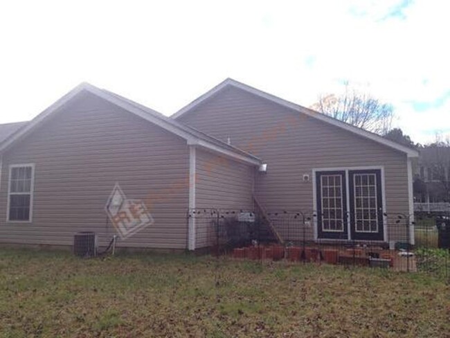 Building Photo - Beautiful 3 Bedroom 2 Bathroom Ranch Locat...