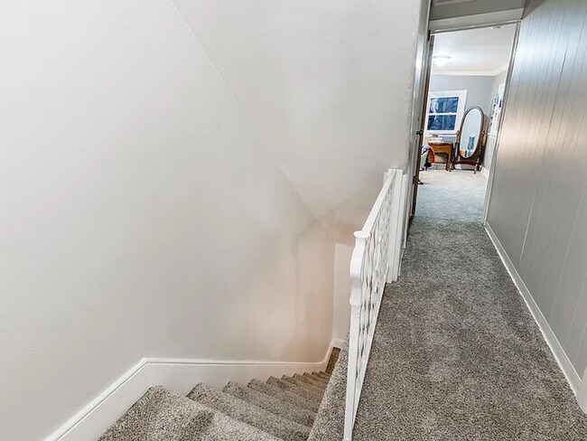 Building Photo - Updated 4 Bed 2 Bath Townhouse in Lancaster City!