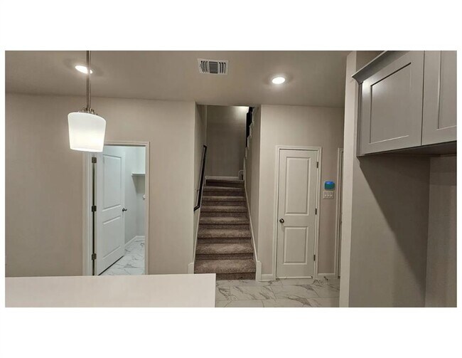 Building Photo - 212 Comet Pointe Dr