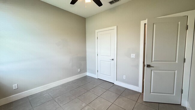 Building Photo - Beautiful 4 Br/2 Ba Home in Poinciana!!