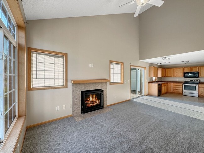 Building Photo - 16421 Elm Creek Ln