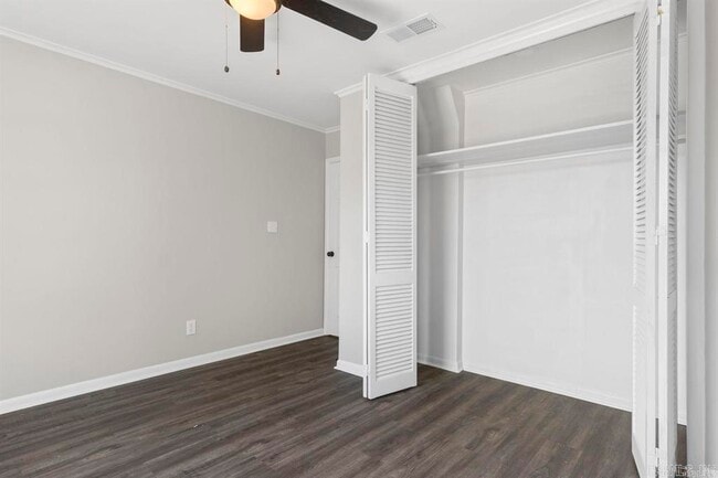 Building Photo - 2014 W Lakeview