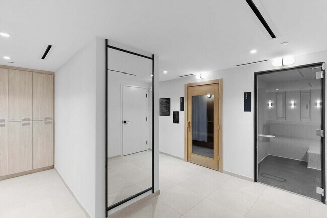 Building Photo - 225 N Miami Ave