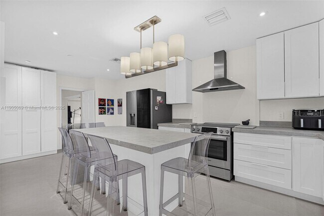 Building Photo - 397 Harbor Ct