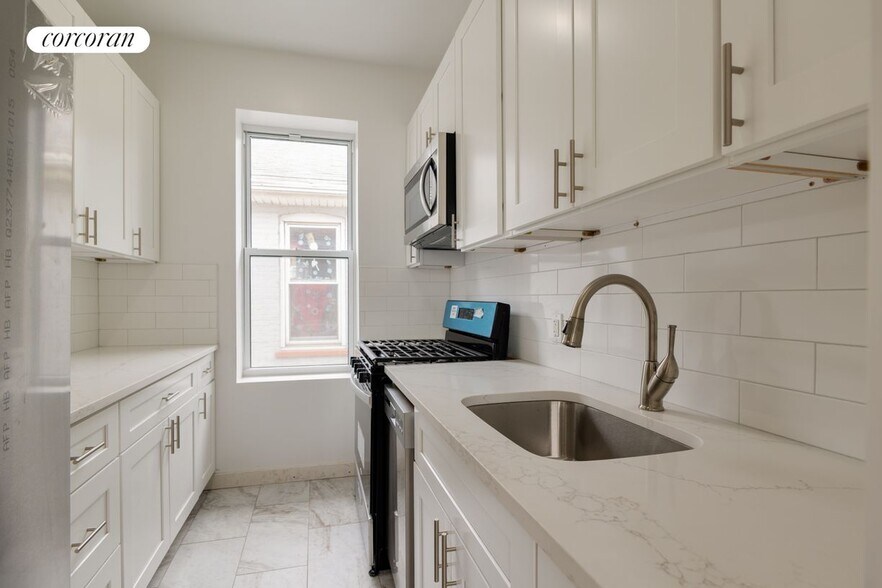 Building Photo - 152 E 53rd St