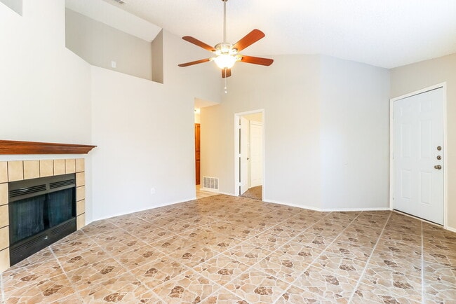 Building Photo - 1366 Chinaberry Dr