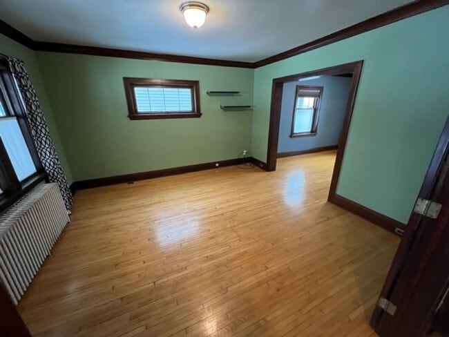 Building Photo - Duluth MN - 3 Bedroom - 2 Bath - 1 Car Gar...