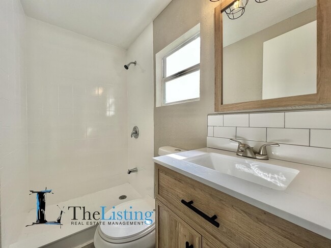 Building Photo - 3105 W Spruce St