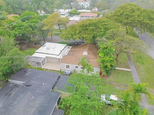 Building Photo - 410 Pinecrest Dr