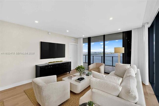 Building Photo - 700 NE 24th St