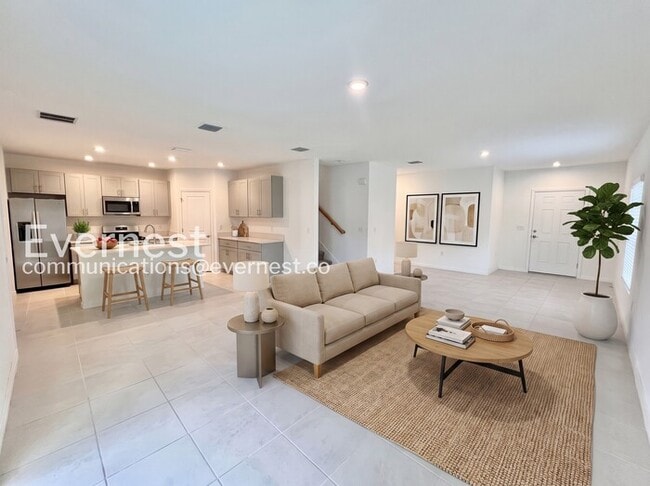 Building Photo - Spacious 5 Bed, 3.5 Bath Home with Fenced Yard and 2-Car Garage | Available Soon!