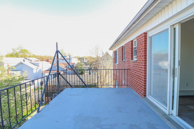 Building Photo - 1472 Nepperhan Ave