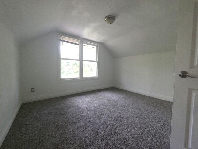 Building Photo - 742 Excelsior Ave