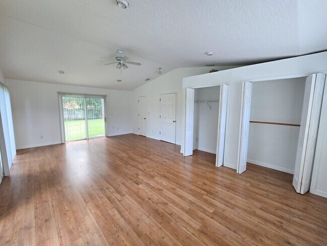 Building Photo - Charming 3 bed 2 bath house in Palm Bay