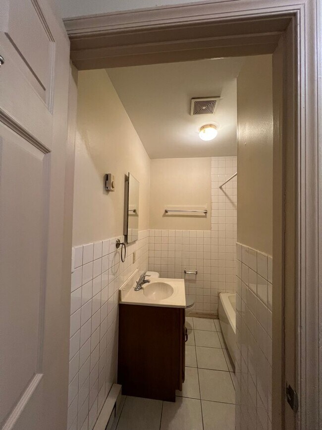Building Photo - 527 Spruce St