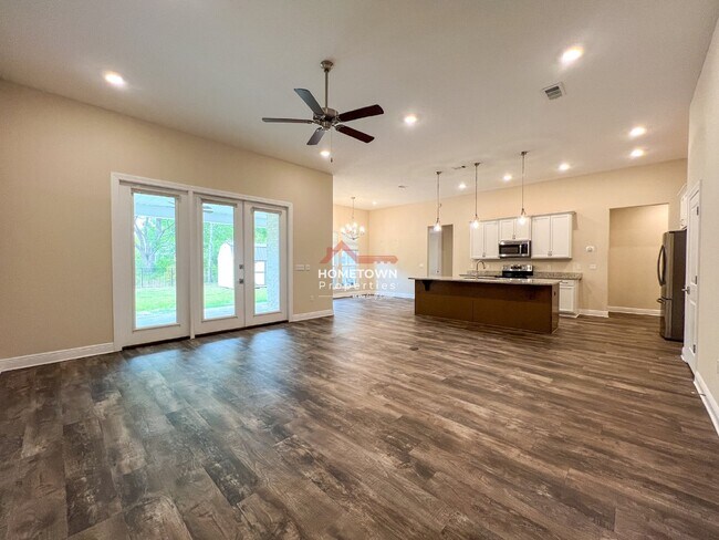 Building Photo - Charming Custom-Built Home with Bonus Room...