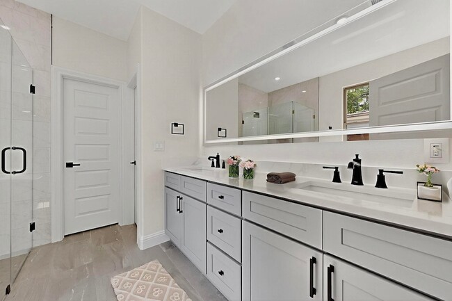 Building Photo - 1840 Highland Dr E