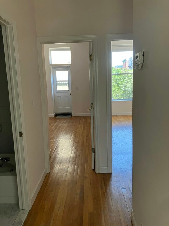 Building Photo - 2099 5th Ave