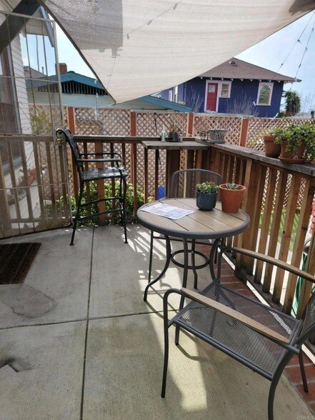 Building Photo - 517 24th St