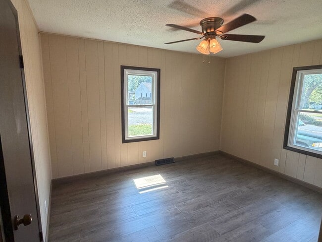 Building Photo - 203 Greenfield Dr