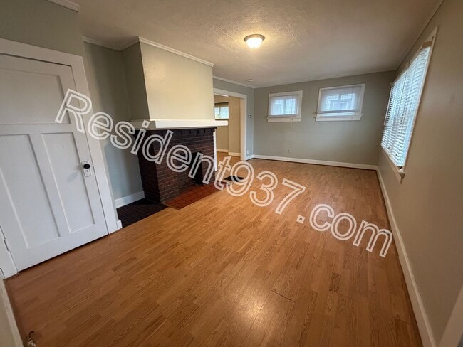 Building Photo - Spacious 3 Bed 2 bath Home