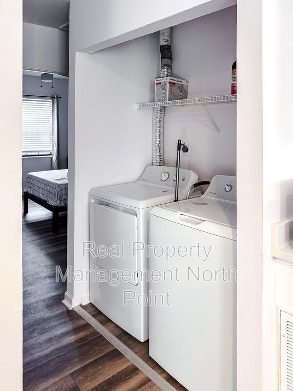 Building Photo - 515 Lynch Ave NW