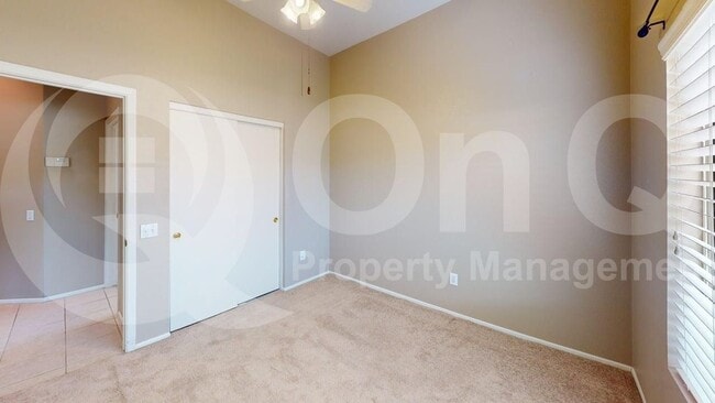 Building Photo - 13853 N Lobelia Way
