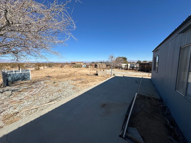 Building Photo - Private 3-Bed, 2-Bath Trailer with Large L...