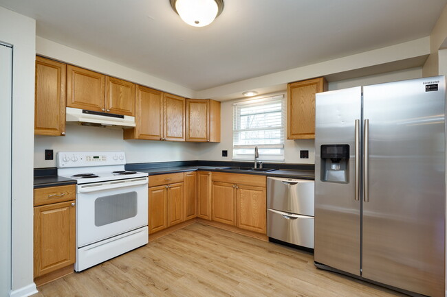 Building Photo - 3800 Corkwood Dr