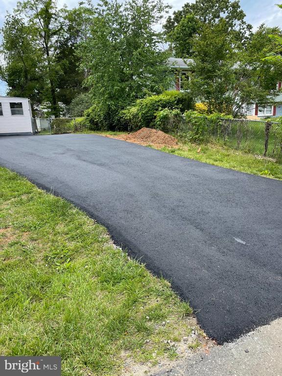 Building Photo - 104 Lark Ln