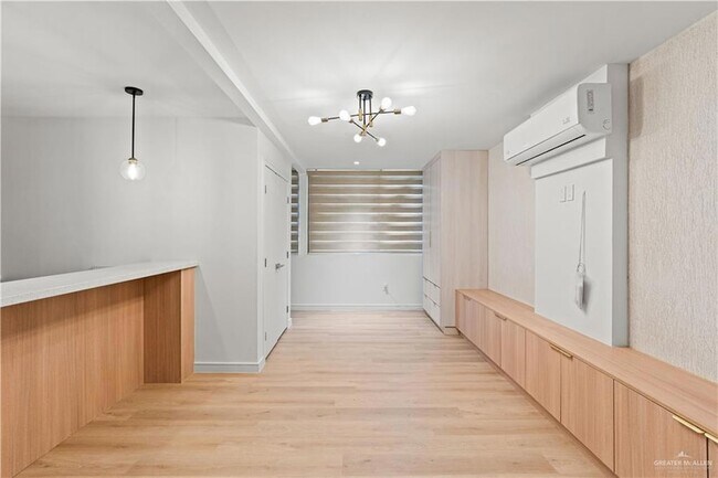 Building Photo - 1410 S 7th Ave