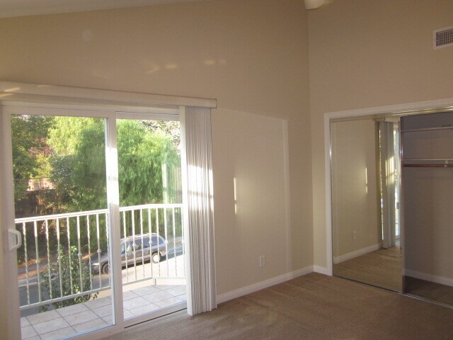 Building Photo - 2283 Waltonia Dr