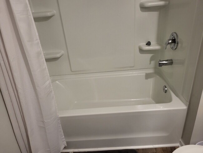 Building Photo - "Spacious Fully Furnished 4-Bedroom Townho...