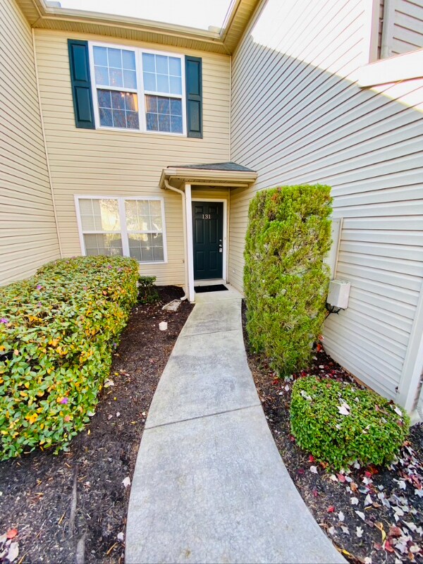 Building Photo - 131 Oriole Ct