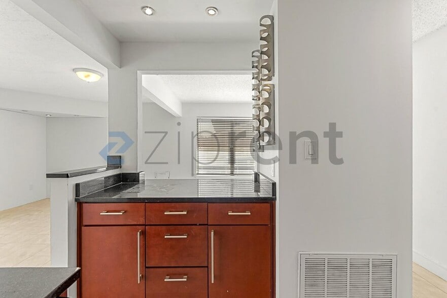 Building Photo - 182 Bent Arrow Dr