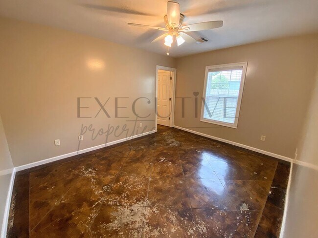 Building Photo - 3BR/2BA Home with Attached Garage & Fenced Backyard in an Established Lake Charles Neighborhood