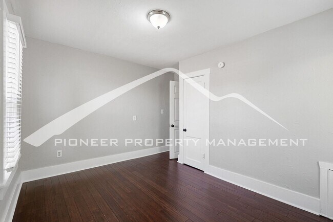 Building Photo - Spacious Home with 2 Kitchens and Central AC