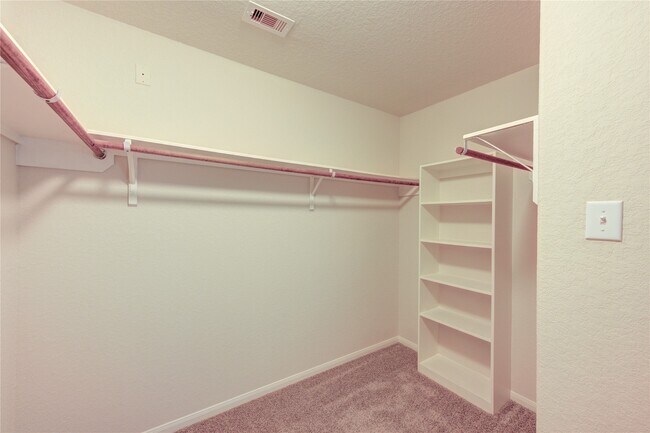 Building Photo - 14839 Fir Knoll Way
