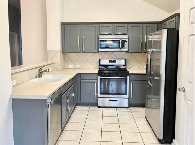 Building Photo - 2409 Romeo Dr