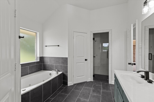 Building Photo - 2517 Hayley Dr