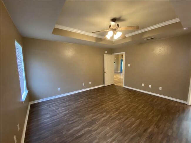 Building Photo - 2409 Gail Dr