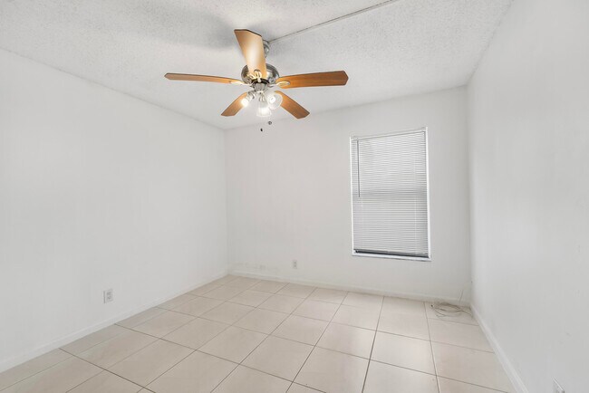Building Photo - 3355 Jaywood Terrace