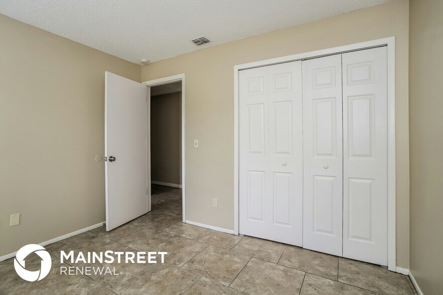 Building Photo - 5625 Westview Dr