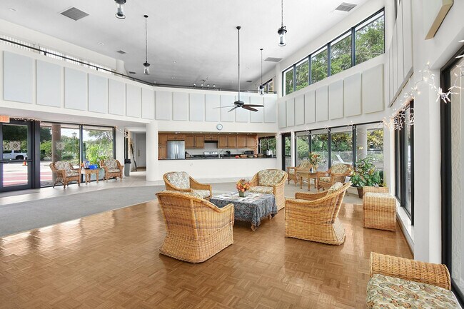 Building Photo - 6040 SE Martinique Dr