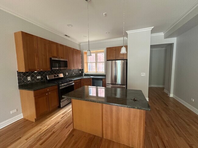 Building Photo - 4824 S King Dr