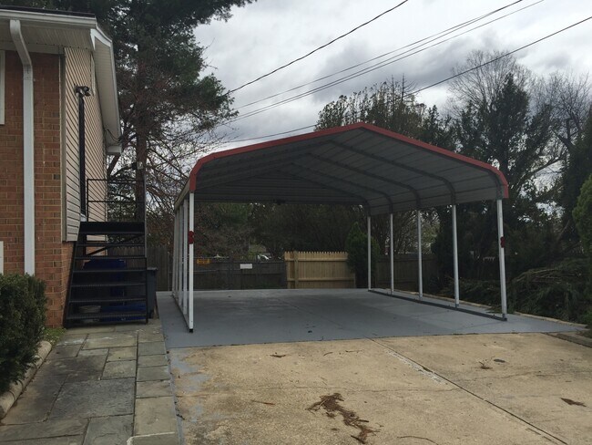 Building Photo - 4 BEDROOM, 3 FULL BATH SINGLE FAMILY HOME ...