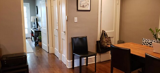 Building Photo - 3322 Stuart Ave