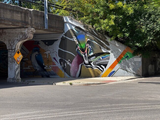 Building Photo - 1 Bedroom in Prime East Rogers Park Location Near Loyola Park & Beach!